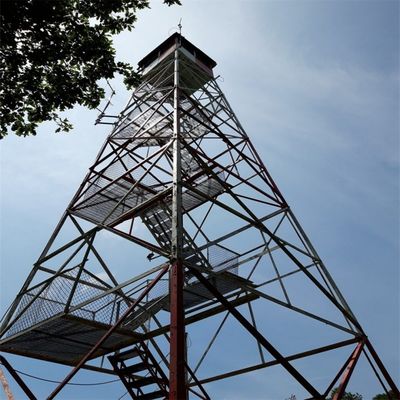 जालीदार कोणीय इस्पात प्लेटफार्म गार्ड टॉवर पर्वत वन परिप्रेक्ष्य आग अवलोकन घड़ी टॉवर