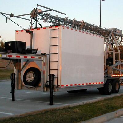 24m 25m 30m मोबाइल ट्रक ट्रेलर घुड़सवार प्रकाश व्यवस्था ट्यूबलर सेल ऑन व्हील्स दूरबीन जाली एंटीना संचार टॉवर मस्तूल