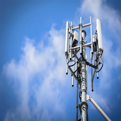 छोटे बेस फ़ुटप्रिंट और गैल्वनाइज्ड स्टील के साथ शहरी 5G छोटे सेल घनत्व के लिए 25M 30M 40m हल्के छत मोनोपोल टॉवर