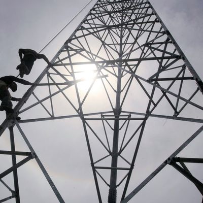 स्व-समर्थन इंटरनेट 5जी दूरसंचार एंटीना 3 पैरों वाला कोणीय इस्पात टॉवर