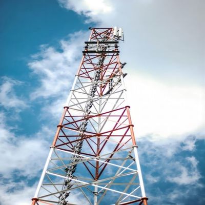 स्व-समर्थन दूरसंचार टावर 3 पैर त्रिकोणीय कोण इस्पात जाली टावर