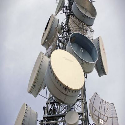 72 मीटर 4 पैर स्टील जाली कोणीय मोबाइल दूरसंचार टॉवर ASTM A36 A572 Gr50
