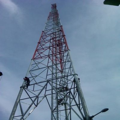 10 - 60M गैल्वेनाइज्ड ट्यूबलर स्टील टॉवर वाईफाई सिग्नल बीटीएस टेलीविजन 3 पैर ट्यूबलर स्टील टॉवर