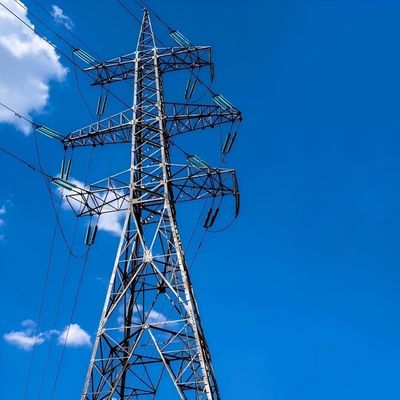 सबस्टेशन संरचना उच्च वोल्टेज पावर टॉवर गैल्वेनाइज्ड बिजली पाइलन लाइन पोल ट्रांसमिशन जाली स्टील कोण टॉवर बिक्री के लिए