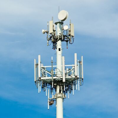 मोनोपोल टॉवर दूरसंचार टॉवर हल्के और उच्च तन्यता इस्पात ग्रेड से निर्मित, EN 1991-1-4 और EN 1993-3-1 डिज़ाइन कोड के साथ प्रदर्शन के लिए