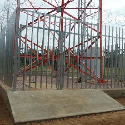 स्टील टावर 4 लेग्ड एंगुलर स्टील टावर को मजबूत निर्माण और अंतरराष्ट्रीय डिजाइन कोड के अनुपालन की विशेषता वाले दूरसंचार के लिए डिज़ाइन किया गया है