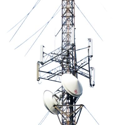 संरचनात्मक प्रदर्शन के लिए ANSI/TIA-222-G-H-F और यूरोपीय EN मानकों के अनुरूप डिजाइन की विशेषता वाले गाइड वायर टॉवर