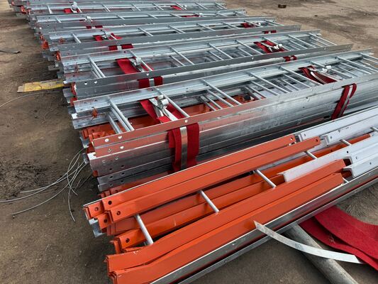 दूरसंचार और प्रसारण एंटेना के लिए चार पैरों वाला ग्रिड स्टील टॉवर