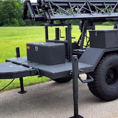 मोबाइल ट्रक घुड़सवार दूरबीन जस्ती इस्पात 15 20 25 30M 5G 4G वाईफाई संचार टावर पहियों पर