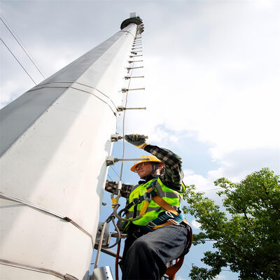 जीबी टी और एन 10025 मानकों को पूरा करने वाले उच्च तन्यता इस्पात और हल्के इस्पात ग्रेड से युक्त मोनोपोल टॉवर दूरसंचार संरचना