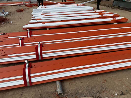 3 पैरों वाला कोणीय स्टील टॉवर समान ढलान या परिवर्तनीय ढलान और संचार के लिए कोण स्टील क्रॉस सेक्शन के साथ त्रिकोणीय टॉवर बॉडी