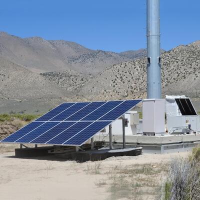 रिमोट एरिया सोलर पैनल एंटीना टॉवर हॉट डिप गैल्वेनाइज्ड 18 28 38M 5G 4G वाईफ़ाई टेलीकॉम टॉवर