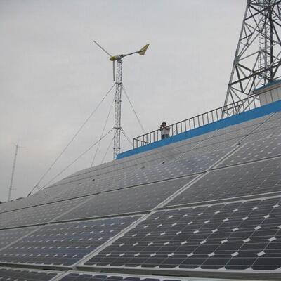 बैटरी बैकअप गैल्वेनाइज्ड स्टील के साथ सौर ऊर्जा संचालित एंटीना टॉवर 22 32 42M 4G 5G टेलीकॉम मस्त