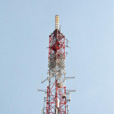 35 एम मौसम प्रतिरोधी 3 पैरों वाला ट्यूबलर स्टील टॉवर दूरसंचार माइक्रोवेव अवलोकन और निगरानी प्रतिष्ठानों के लिए डिज़ाइन किया गया
