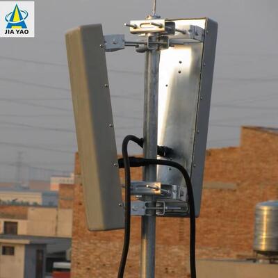 छोटे बेस फ़ुटप्रिंट और गैल्वनाइज्ड स्टील के साथ शहरी 5G छोटे सेल घनत्व के लिए 25M 30M 40m हल्के छत मोनोपोल टॉवर